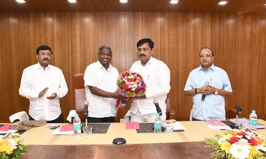 याच​ वेळी RDCC बँकेने सहकार मंत्री यांच्या हस्ते IMPS हि सेवा ग्राहकांसाठी चालू केली .​